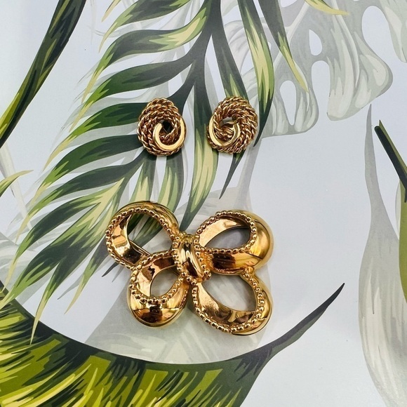 MONET BROOCH & EARRING SET | Gold Tone Bow Rope Style Earrings Clip Style - Picture 2 of 10